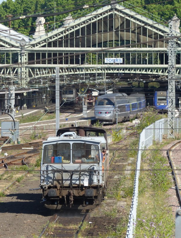 80 87 979 8 835-5 Uas W85 6 SNCF-TR (2015-07-06 Tours) + Y 8468 (1).jpg