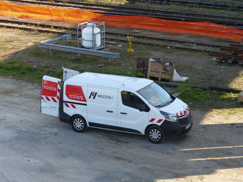 Opel Vivaro DP-318-DT (2015-10-26 SPDC) (1).jpg