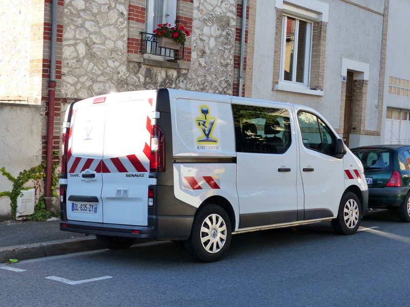 Renault Trafic dCi 120 (2015-10-31 SPDC) 635-DL-ZY (3).jpg