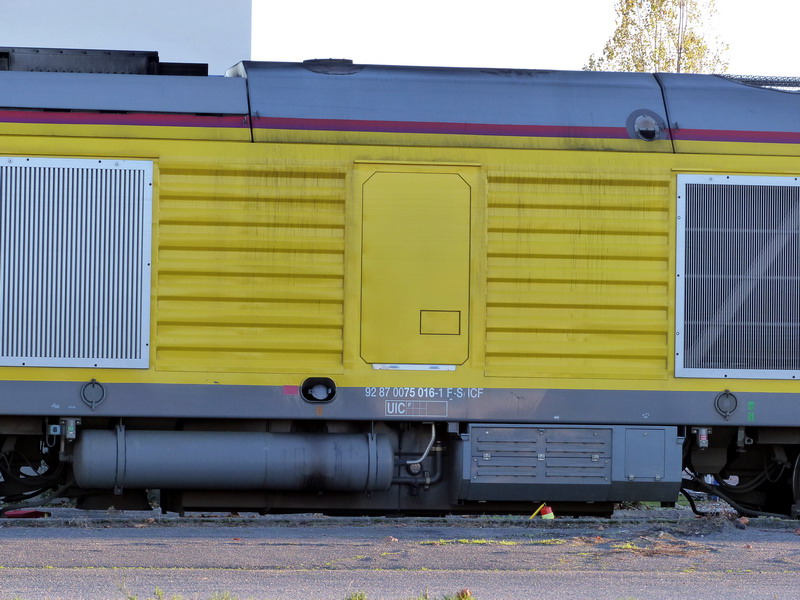 75016 (2015-11-22 dépôt de SPDC) 92 87 0075 016-1 F-SNCF (3).jpg