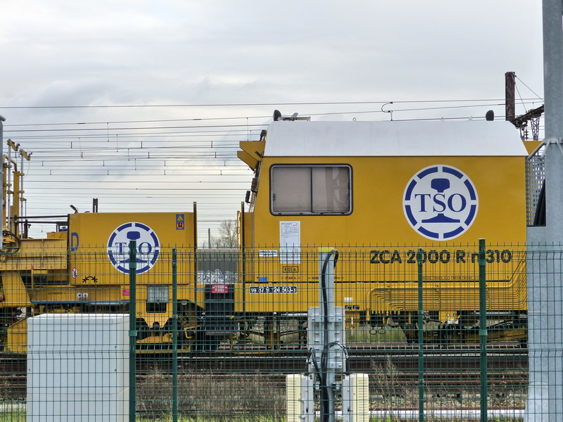 99 87 9 124 503-3 Type ZCA 2000 (2015-11-26 Infrapôle LGV A à SPDC) (2).jpg