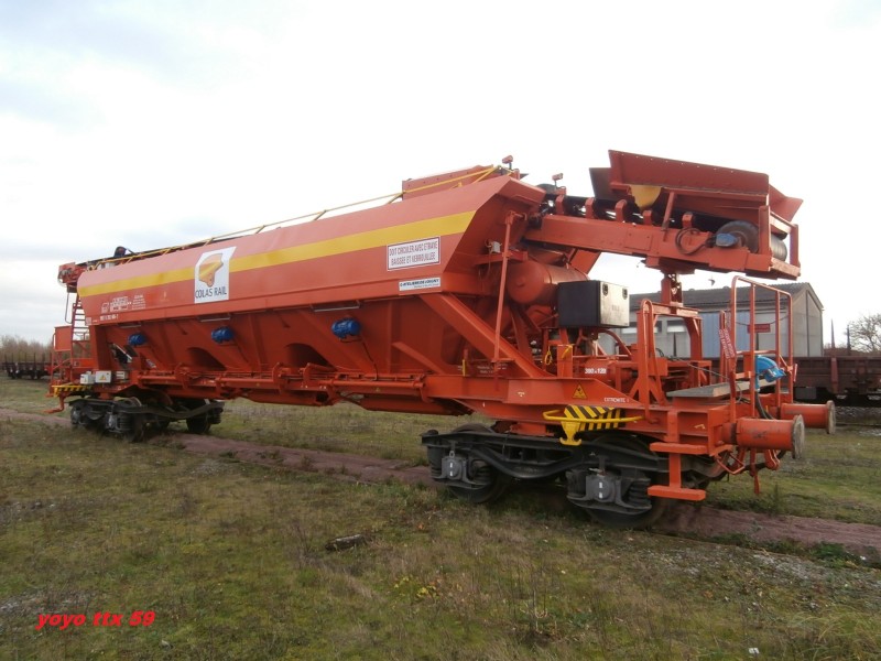 TT 99 87 9 352 606-7 Colas=6.JPG