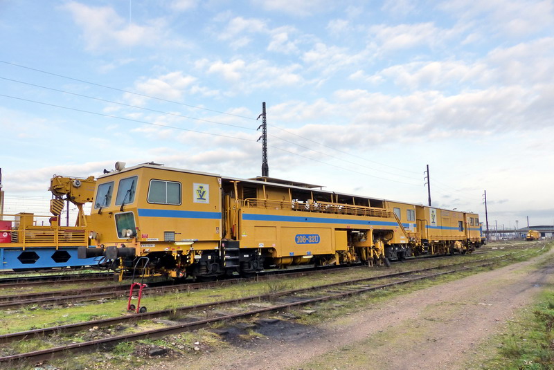 (3) 99 87 9 122 503-5 Type 108 32 U.jpg