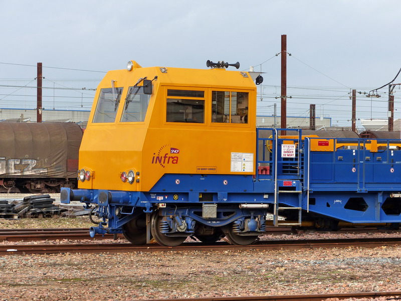 99 87 9 185 420-6 DU 94 B SNCF-TR (2015-12-20 BIDON V à SPDC) (2).jpg