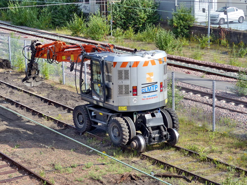 (8) Hitachi D 2R Type ZX 170 PRR (2015-06-18 Tours).jpg