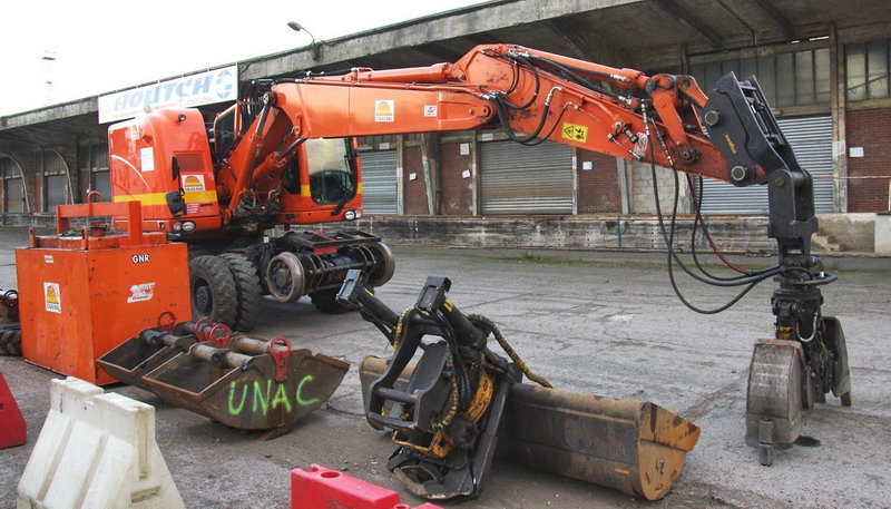 UNAC 22TRR (22-09-2017 gare de Saint Quentin) Colas Rail D1002478 (1).jpg