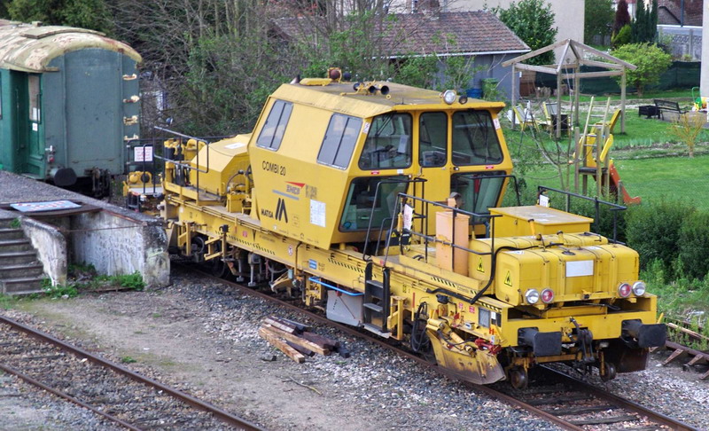 99 87 9 128 055-0  Combi 20 n°20005 (2014-03-27 gare de Tergnier 02) SNCF-AM ex 9.353 (4).jpg