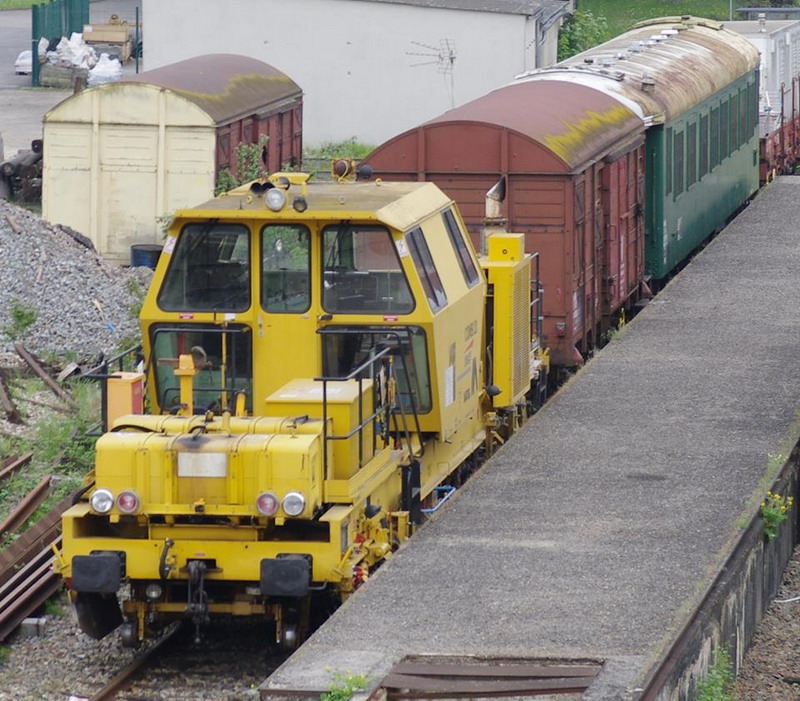 99 87 9 128 055-0  Combi 20 n°20005 (2014-03-27 gare de Tergnier 02) SNCF-AM ex 9.353 (3).jpg