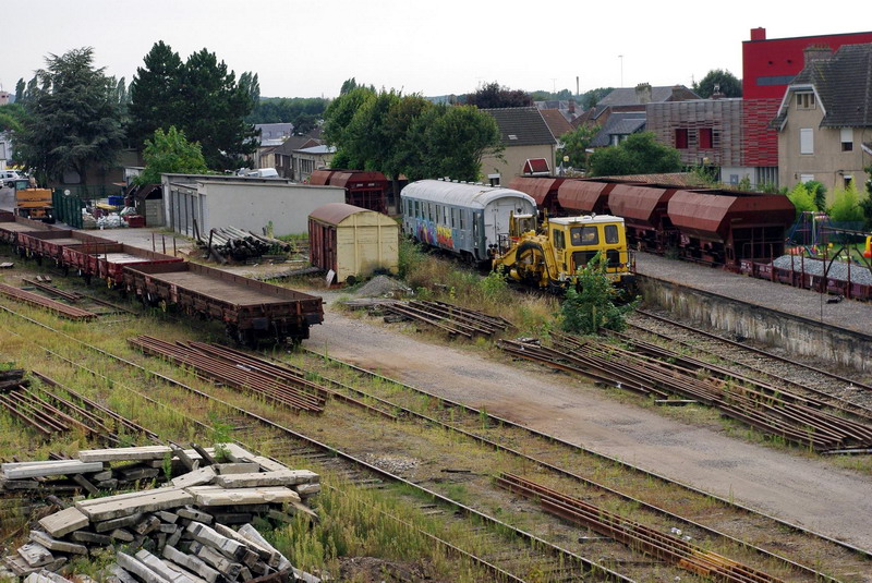 80 87 979 2 621-5 Uas H80 0 SNCF-AM (2012-09-29 gare de Tergnier) + 08-16 GS - 99 87 9 222 012-6 SNCF-AM (3).jpg