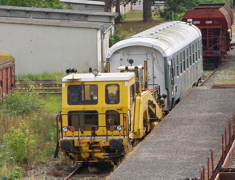80 87 979 2 621-5 Uas H80 0 SNCF-AM (2012-09-29 gare de Tergnier) + 08-16 GS - 99 87 9 222 012-6 SNCF-AM (2).jpg