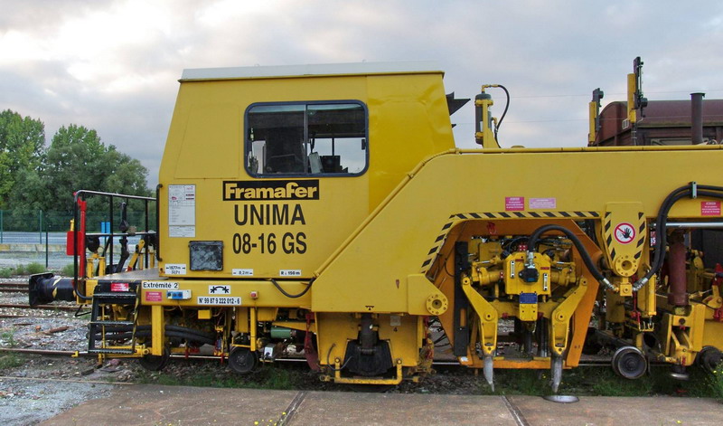 99 87 9 222 012-6 (2013-09-22 gare de Saint Quentin) Unima 08-16 GS - SNCF-AM ex 7.412 (14).jpg