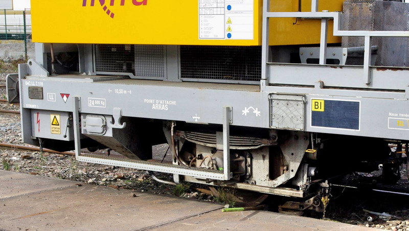 99 87 9 285 218-3 (2014-10-2014 gare de Saint Quentin) DU 84 C 7.118 SNCF-LL (11).jpg