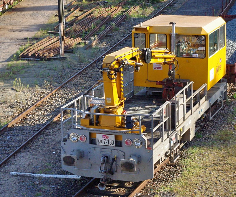 99 87 9 285 230-8 (2012-09-15 gare de Tergnier 02) DU 84 C AM 7.130 (5).jpg