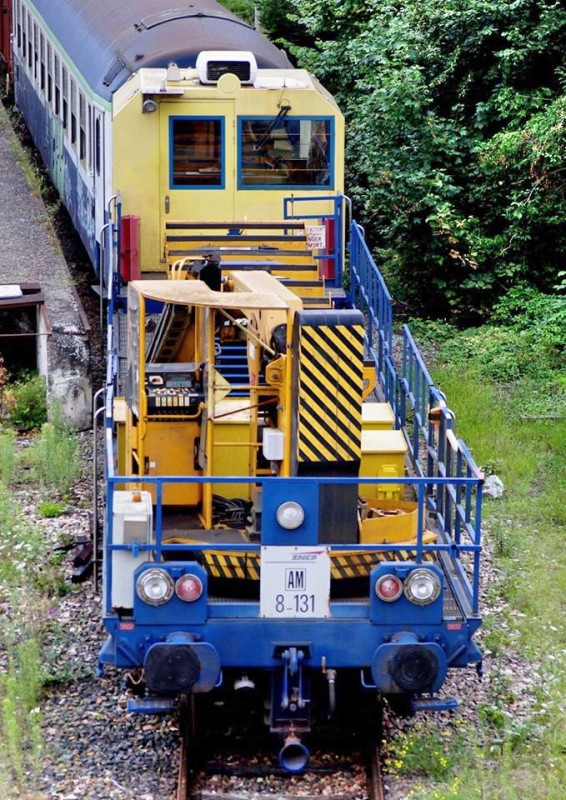 99 87 9 185 421-4 (2014-08-17 gare de Tergnier) DU 84 B 8-131 SNCF-AM (3).jpg