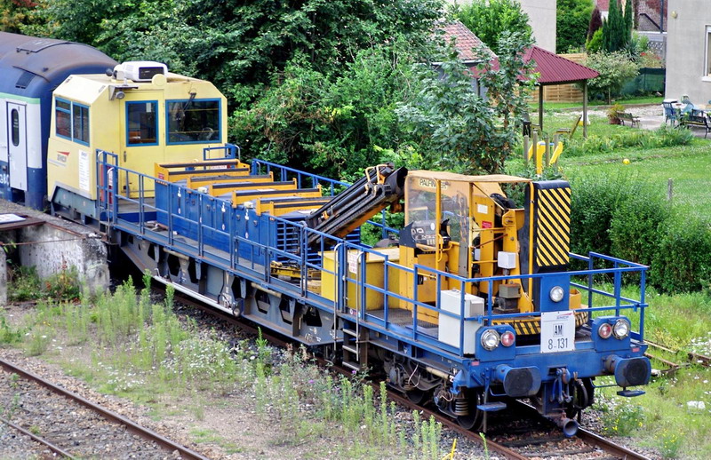 99 87 9 185 421-4 (2014-08-17 gare de Tergnier) DU 84 B 8-131 SNCF-AM (2).jpg