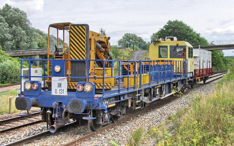 99 87 9 185 421-4 (2014-08-22 Pont de Bray à Jussy 02) DU 84 B 8-131 SNCF-AM (1).jpg