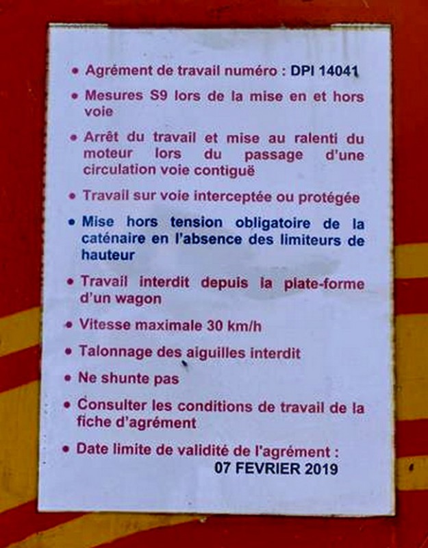CASE 688 P (2015-05-07 gare de Mézières sur Oise 02) Colas Rail F 6200011 (17).jpg