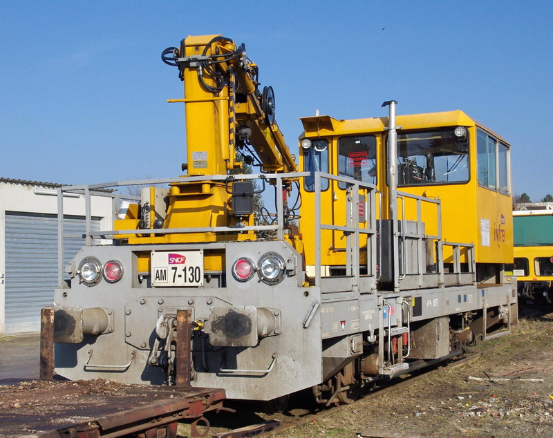 99 87 9 285 230-8 (2013-03-20 gare de Tergnier 02) DU 84 C AM 7.130 (5).jpg