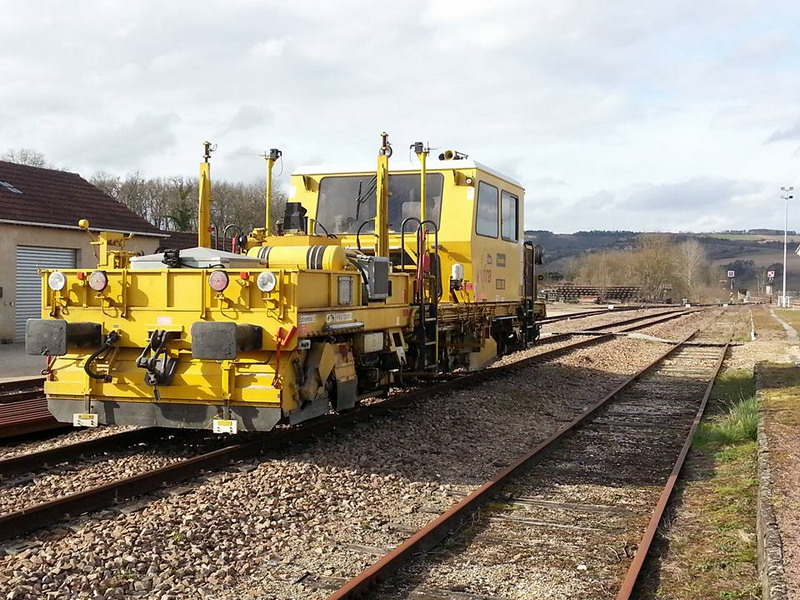 99 87 8 228 007-0 (2016-03-29 gare de Cravant Bazarnes) EMV 90 SNCF-PSE (3).jpg