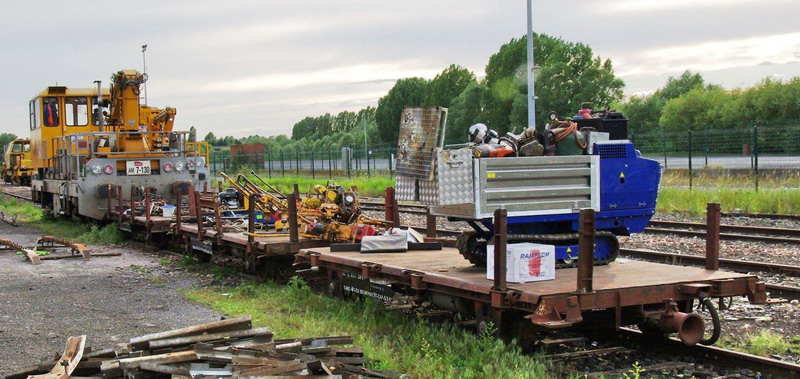 99 87 9 750 107-4 SNCF-LL (2014-05-23 gare de St Quentin 02) + DU 84 C AM 7.130 (2).jpg