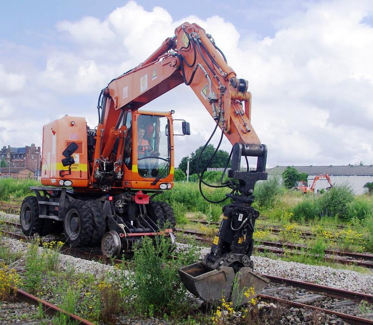 UNAC 22 TRR (2016-07-04 gare de Chaumnes 80) Colas Rail D 1002196 (19).jpg