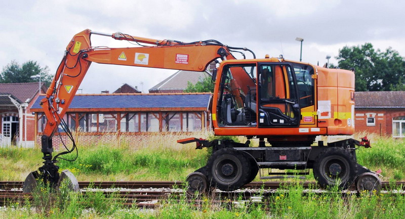 UNAC 22 TRR (2016-07-04 gare de Chaumnes 80) Colas Rail D 1002196 (27).jpg