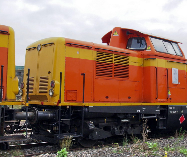 99 87 9 182 543-9 (2016-08-08 gare de Chaulnes) Colas Rail V211R  (14).jpg