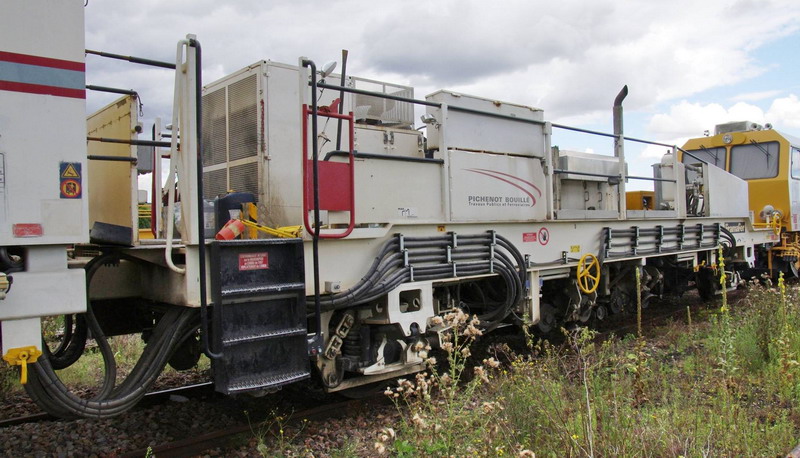 99 87 9 125 521-4 Type SSP 230 T Dynamic (2016-08-20 gare de Chaulnes) Eiffage-Pichenot Bouillé (16).jpg