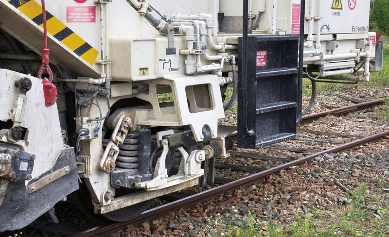 99 87 9 125 521-4 Type SSP 230 T Dynamic (2016-08-20 gare de Chaulnes) Eiffage-Pichenot Bouillé (48).jpg