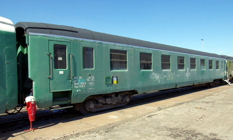 80 87 979 3 050-6 Uas H55 0 SNCF-RS (2013-05-05 Saint Quentin) (1).jpg