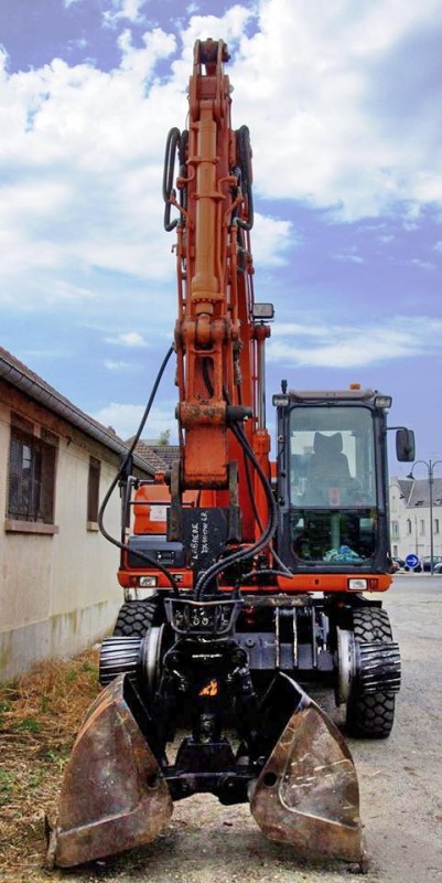 Doosan DX 160W RR (2016-08-27 gare de Ham) SA Labaere (2).jpg