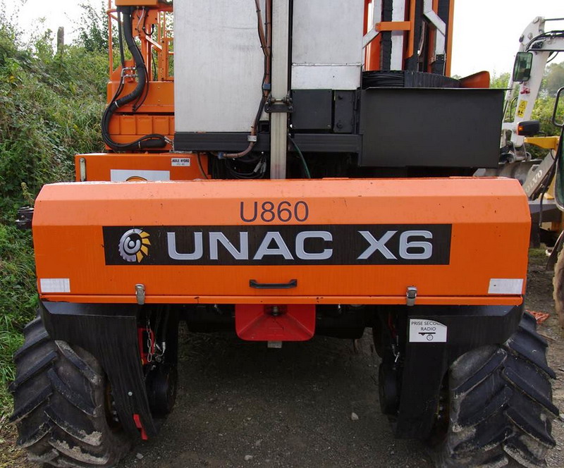 UNAC X6 - 860 (2013-10-19 Aulnoye-Aymeries) Colas Rail (1).jpg