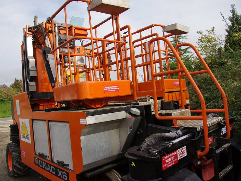 UNAC X6 - 860 (2013-10-19 Aulnoye-Aymeries) Colas Rail (7).jpg