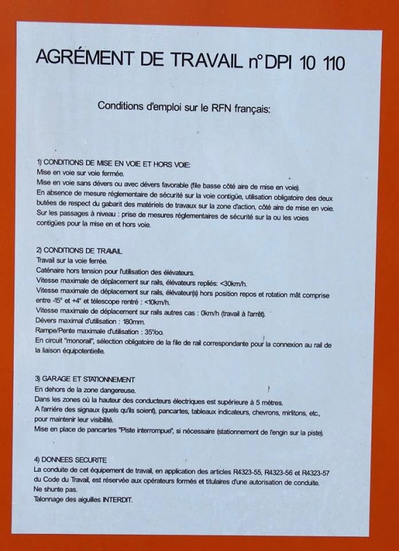 UNAC X6 - 860 (2013-10-19 Aulnoye-Aymeries) Colas Rail (10).jpg