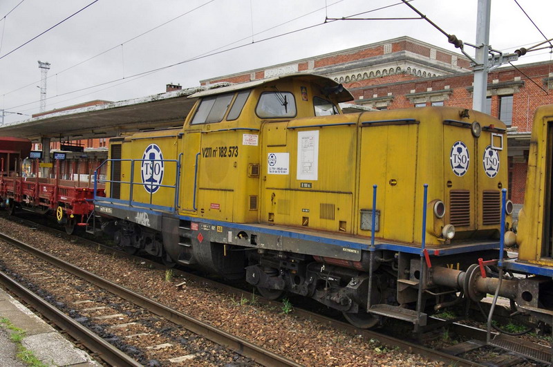 99 87 9 182 573-5 V211 n°182 573 TSO (2013-05-14 gare de Saint Quentin) (2).jpg