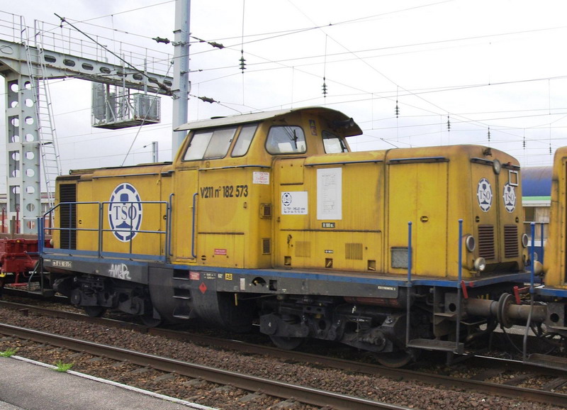 99 87 9 182 573-5 V211 n°182 573 TSO (2013-05-14 gare de Saint Quentin) (1).jpg