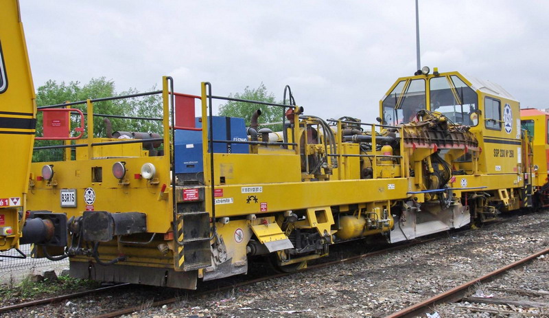 99 87 9 125 517-2 (2013-05-22 gare de Saint Quentin) SSP 230 n°268 TSO (1).jpg