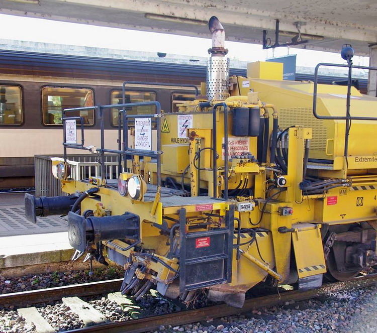 99 87 9 128 055-0  Combi 20 n°20005 (2016-09-27 Saint Quentin) SNCF-AM ex 9.353 (5).jpg