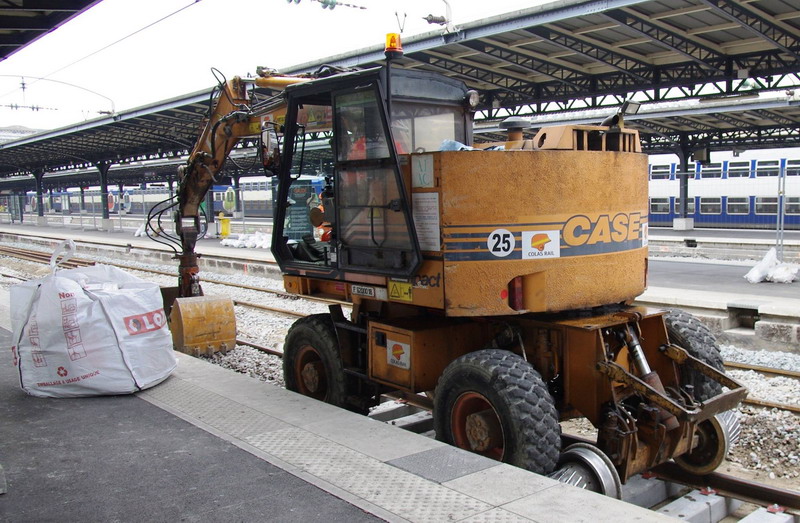CASE 788 PRR (2016-10-26 Gare Paris Est) Colas Rail F 6200018 (8).jpg