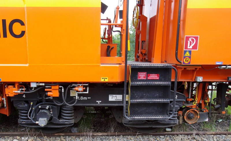 99 87 9 121 526-7 (2013-05-21 Saint Quentin) 109-3 X D Colas Rail (40).jpg