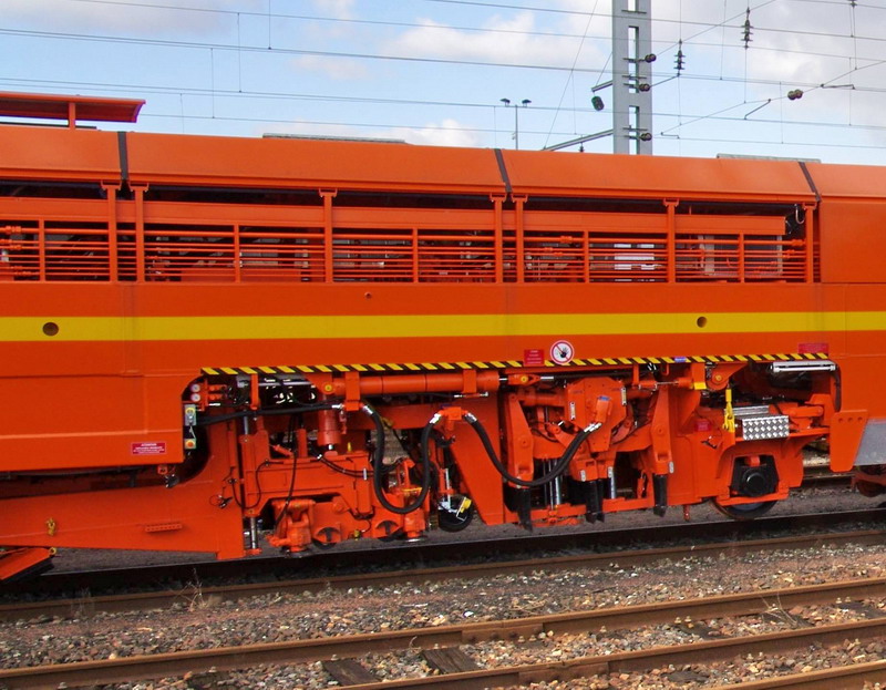 99 87 9 121 529-1 - 109 FRP (2013-02-06 Saint Quentin) Colas Rail (11).jpg