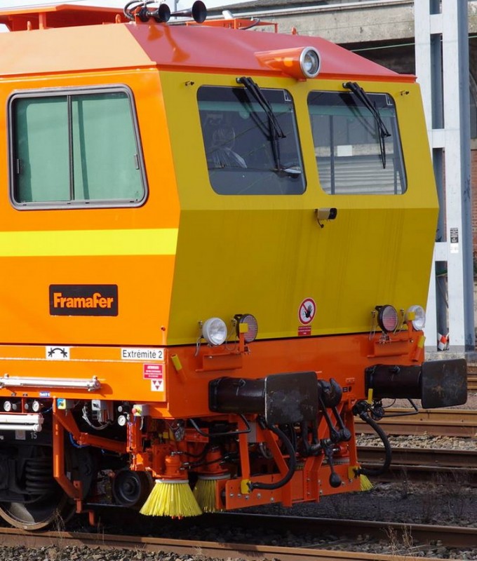 99 87 9 121 529-1 - 109 FRP (2013-02-06 Saint Quentin) Colas Rail (24).jpg