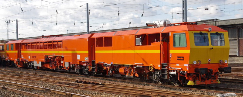 99 87 9 121 529-1 - 109 FRP (2013-02-06 Saint Quentin) Colas Rail (27).jpg