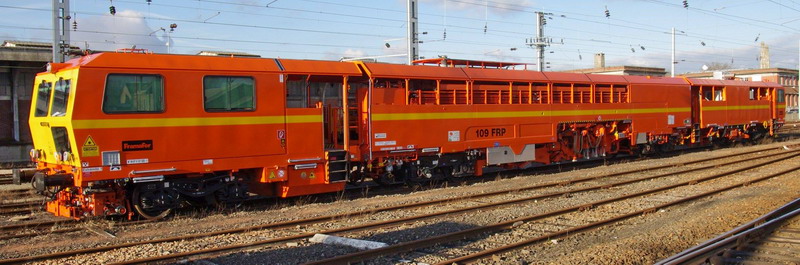 99 87 9 121 529-1 - 109 FRP (2013-02-06 Saint Quentin) Colas Rail (26).jpg