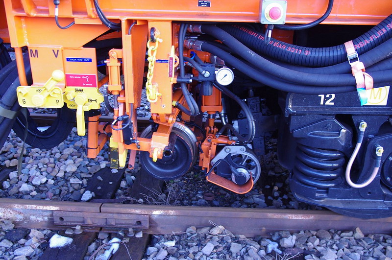 99 87 9 121 529-1 - 109 FRP (2013-02-06 Saint Quentin) Colas Rail (38).jpg