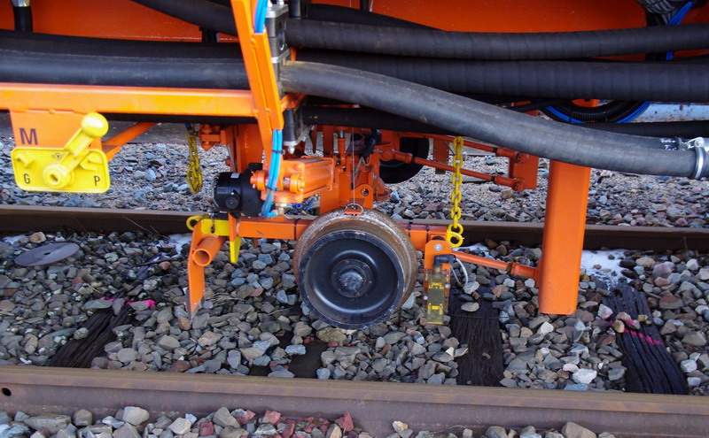 99 87 9 121 529-1 - 109 FRP (2013-02-06 Saint Quentin) Colas Rail (41).jpg