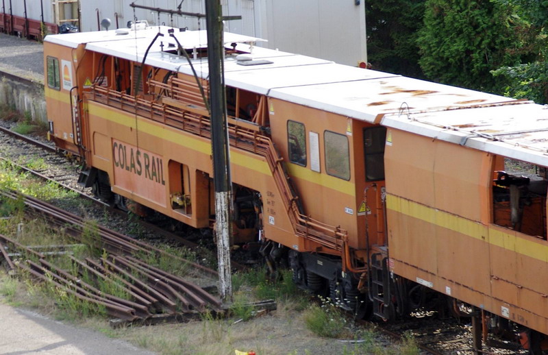 99 87 9 124 504-1 - 108-275 FRP (2013-08-12 gare de Saint Quentin) Colas Rail (10).jpg