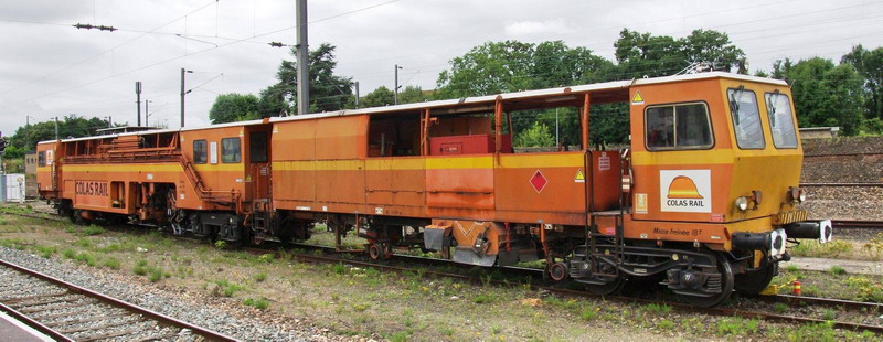 99 87 9 124 504-1 - 108-275 FRP (2013-08-12 gare de Saint Quentin) Colas Rail (28).jpg