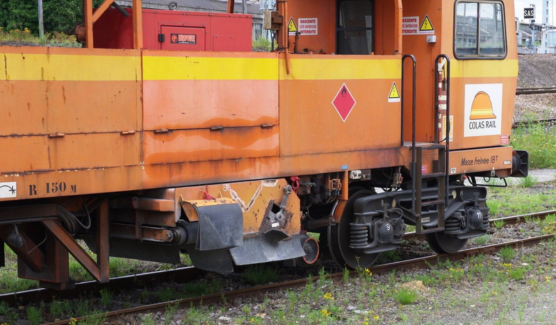 99 87 9 124 504-1 - 108-275 FRP (2013-08-12 gare de Saint Quentin) Colas Rail (25).jpg