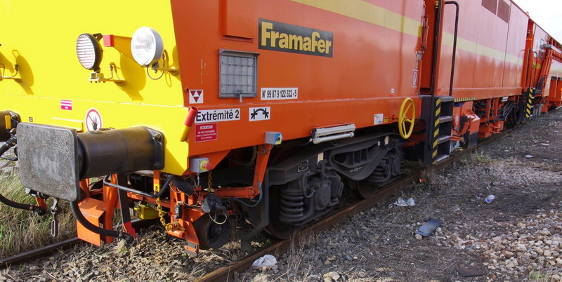 99 87 9 122 522-5 - 108-32 U (2013-05-13 gare de Saint Quentin) Colas Rail (3).jpg